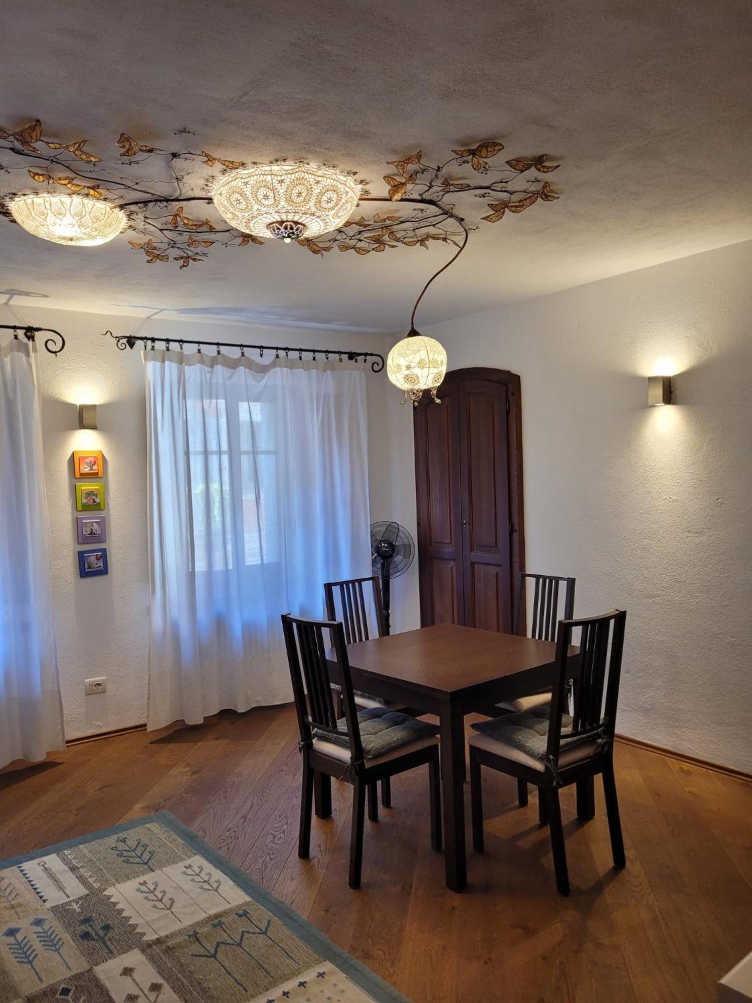 Detillierstudio2 Aosta Bagian luar foto
